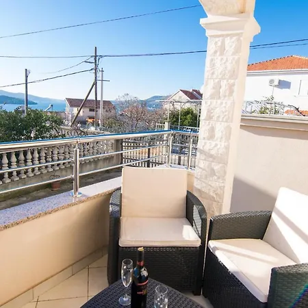 Apartman Anna Lenna דירה