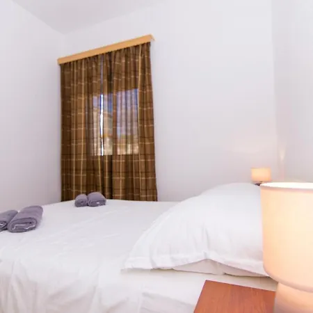 Apartman Anna Lenna דירה *