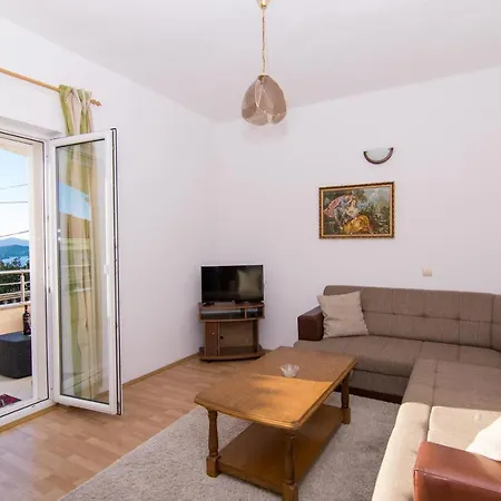 Apartman Anna Lenna * אוקרוג גורניי