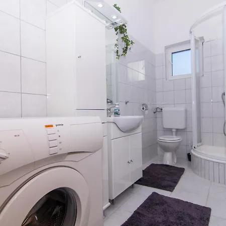 Apartman Anna Lenna דירה